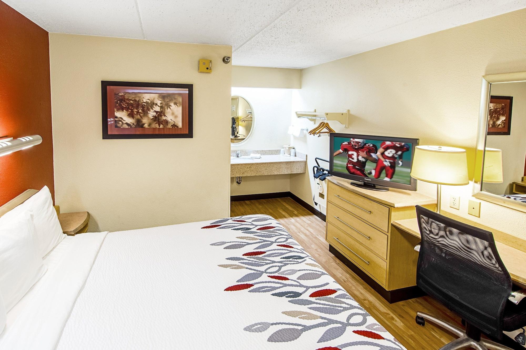 Red Roof Inn Akron Exterior photo