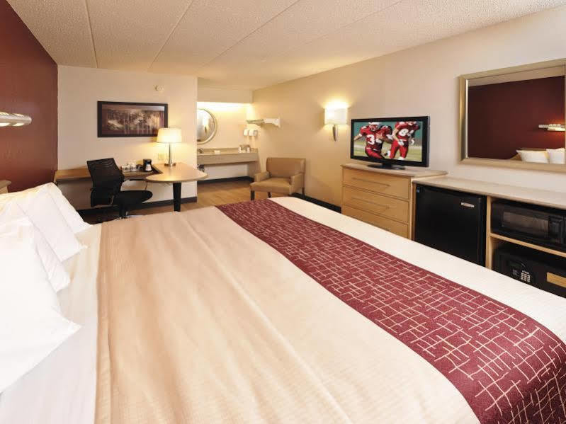 Red Roof Inn Akron Exterior photo